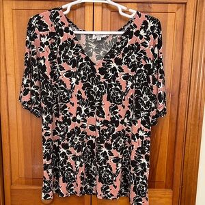 Leota Pink & Black Floral V‑Neck Tunic Blouse Plus Size 3X NWT Short Sleeve Top
